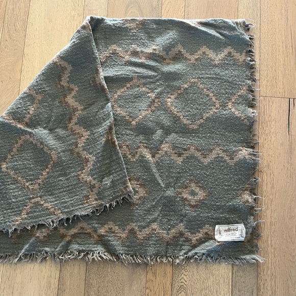 Wilfred Accessories - Aritzia Wilfred dry basil green/tannin Diamond mosaic blanket scarf